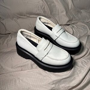 Wild Fable Chunky Platform Loafers – White & Black – Size 7.5